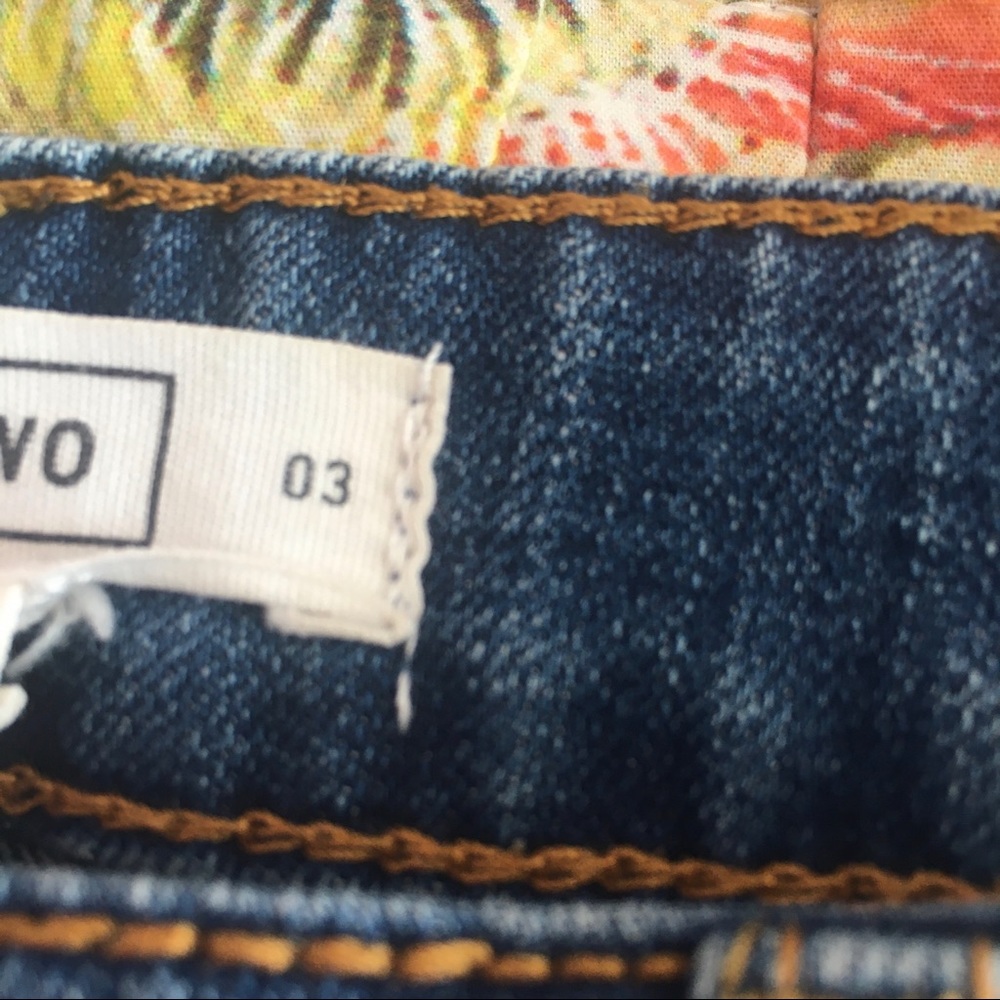 Distressed Jeans - Picture 4 of 5